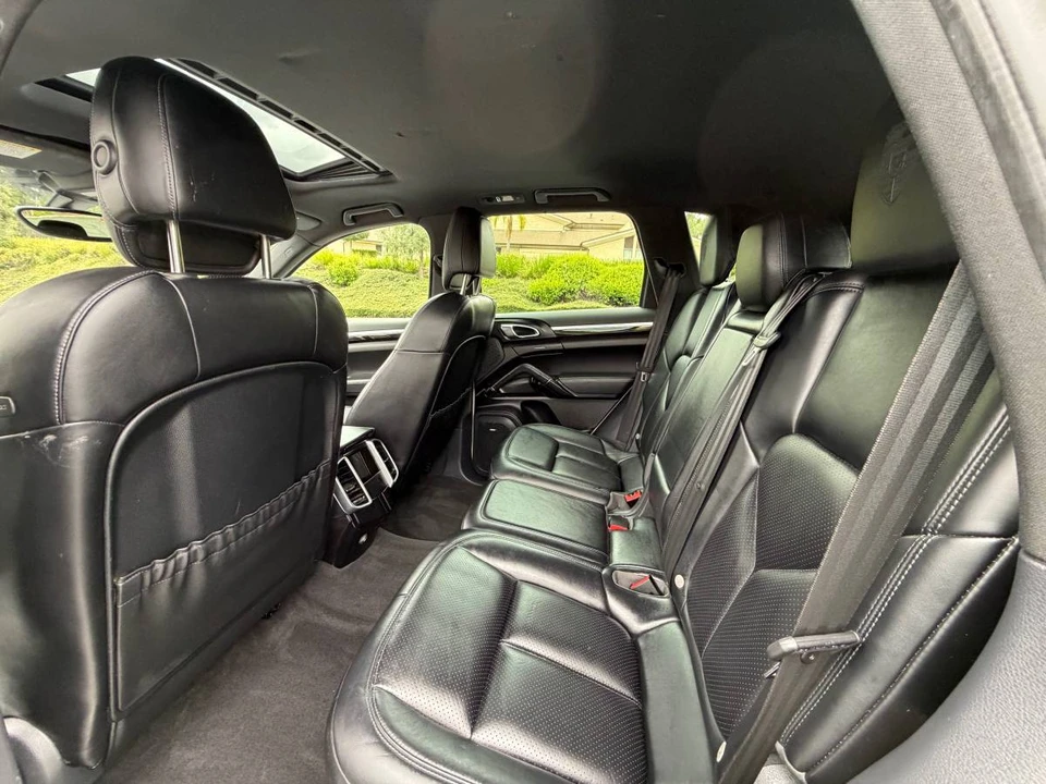 2017 Porsche 958 Cayenne - Image 9 of 16