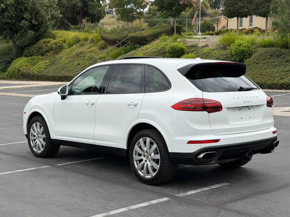 2017 Porsche 958 Cayenne - Image 3 of 16