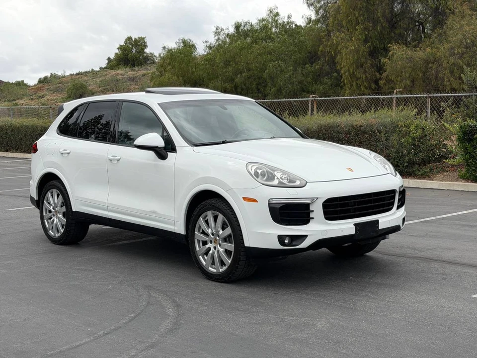 2017 Porsche 958 Cayenne - Image 2 of 16