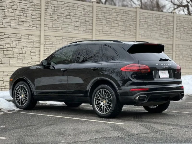 2017 Porsche 958 Cayenne - Image 6 of 12