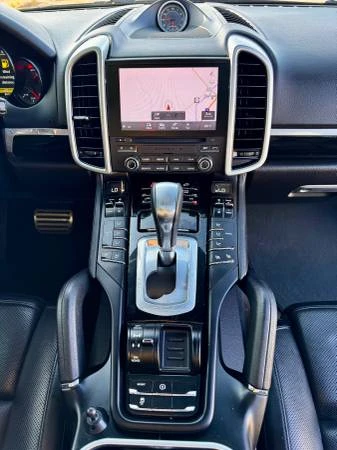 2017 Porsche 958 Cayenne S - Image 9 of 14
