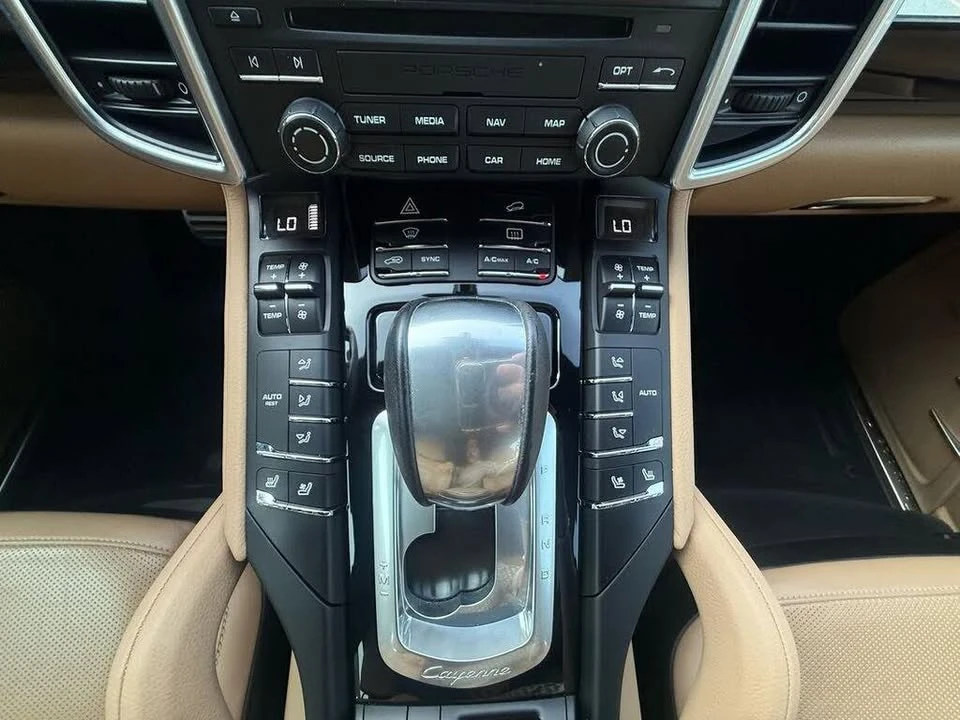 2017 Porsche 958 Cayenne S - Image 14 of 20