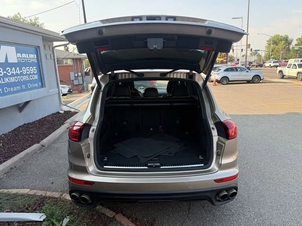 2017 Porsche 958 Cayenne S - Image 7 of 20