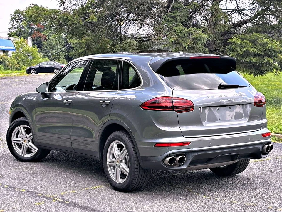 2017 Porsche 958 Cayenne S - Image 10 of 21