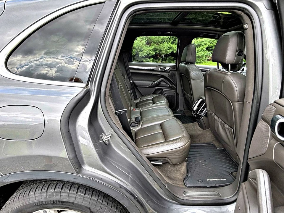 2017 Porsche 958 Cayenne S - Image 17 of 21