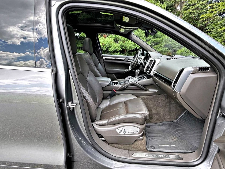 2017 Porsche 958 Cayenne S - Image 16 of 21