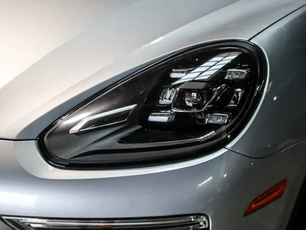 2017 Porsche 958 Cayenne S - Image 7 of 8