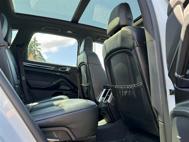 2017 Porsche 958 Cayenne - Image 13 of 17
