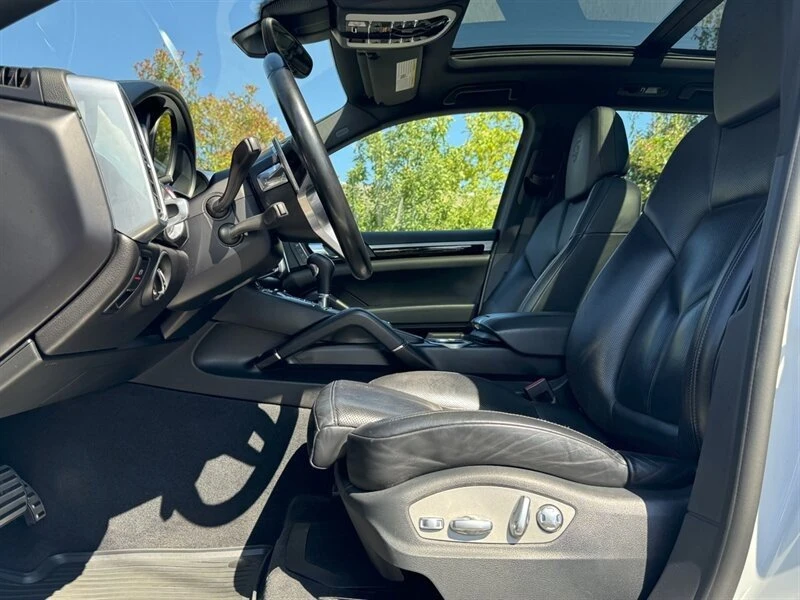 2017 Porsche 958 Cayenne - Image 8 of 17