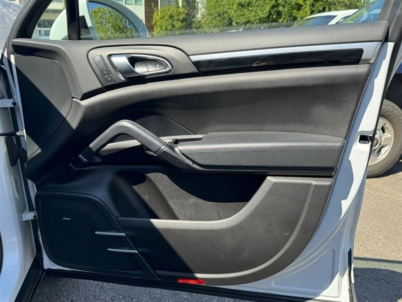 2017 Porsche 958 Cayenne - Image 15 of 17