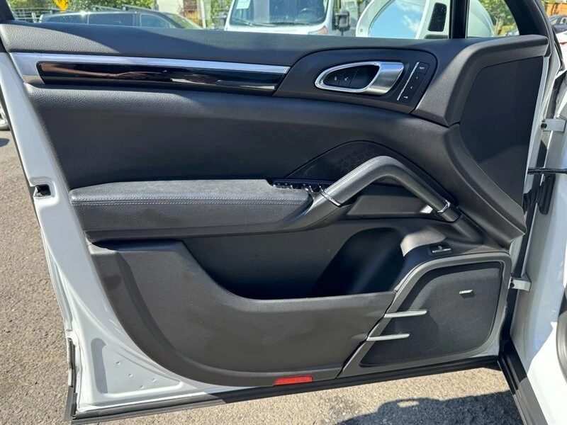 2017 Porsche 958 Cayenne - Image 9 of 17