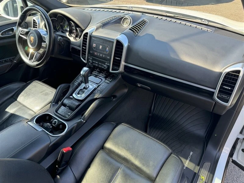 2017 Porsche 958 Cayenne - Image 16 of 17