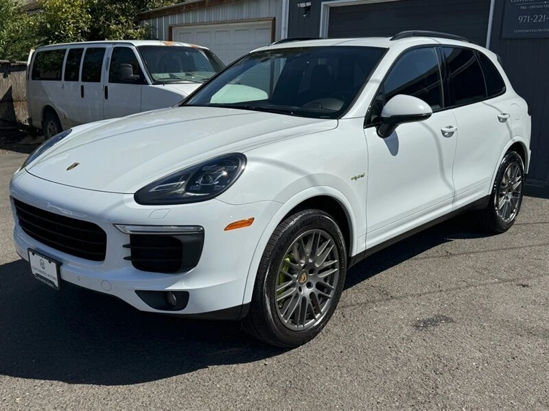2017 Porsche 958 Cayenne - Image 2 of 17