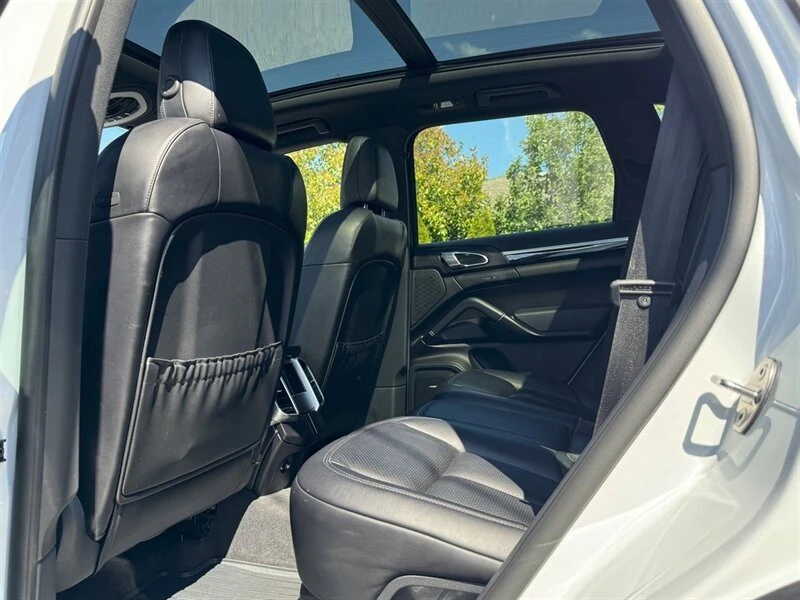 2017 Porsche 958 Cayenne - Image 10 of 17