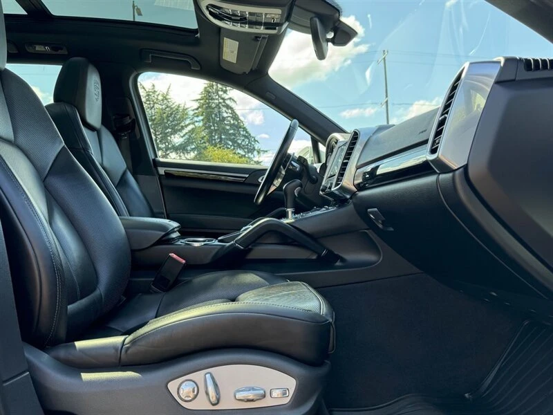 2017 Porsche 958 Cayenne - Image 14 of 17