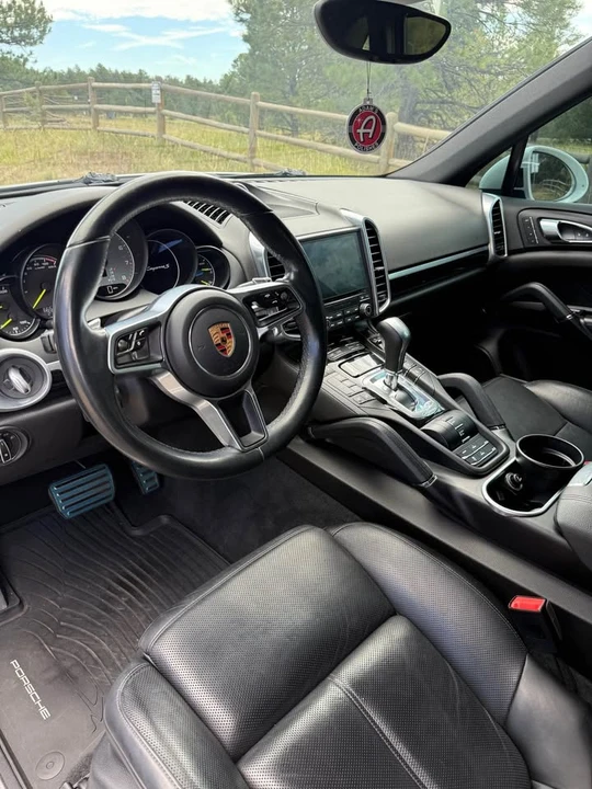 2017 Porsche 958 Cayenne - Image 10 of 18