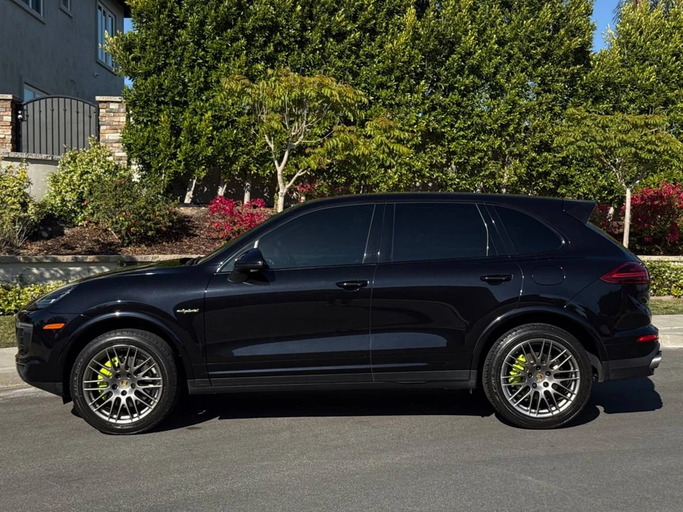 2017 Porsche 958 Cayenne - Image 2 of 24