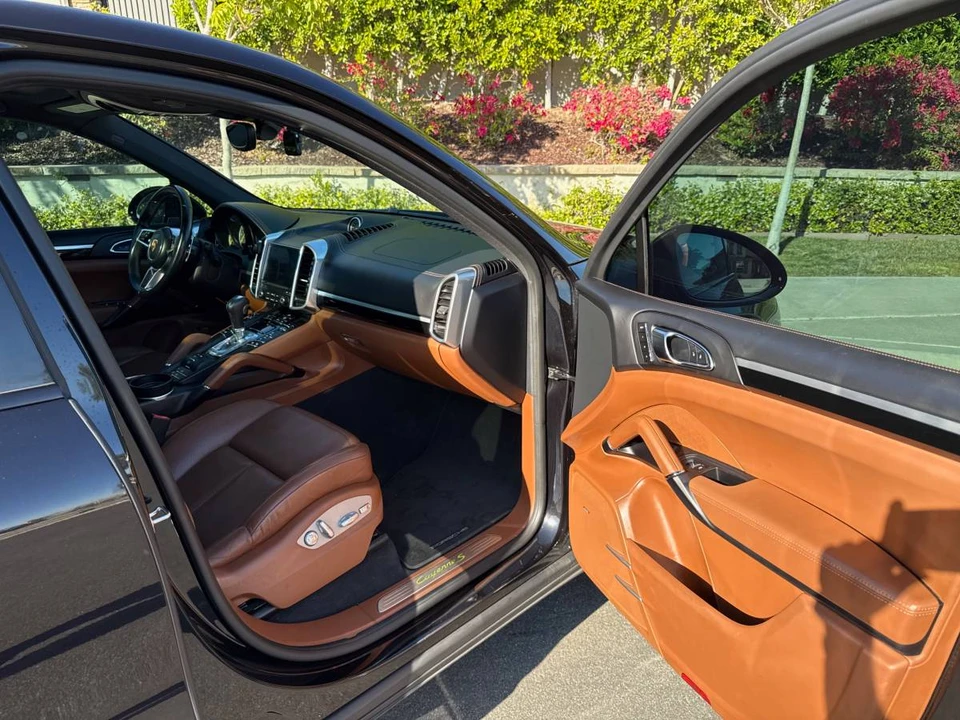 2017 Porsche 958 Cayenne - Image 14 of 24
