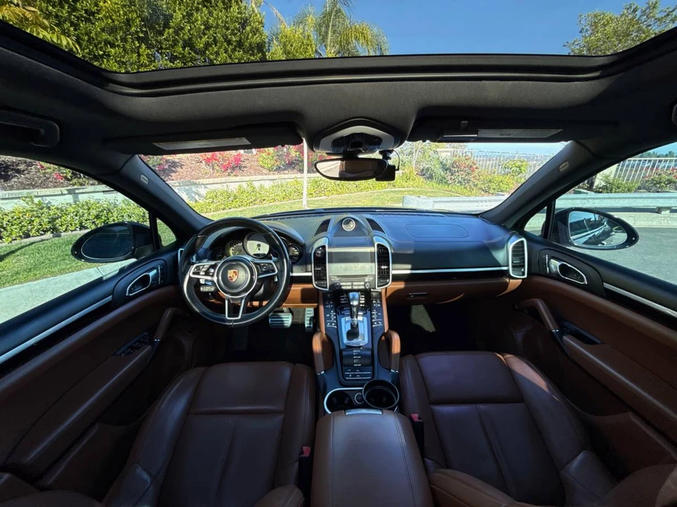 2017 Porsche 958 Cayenne - Image 11 of 24