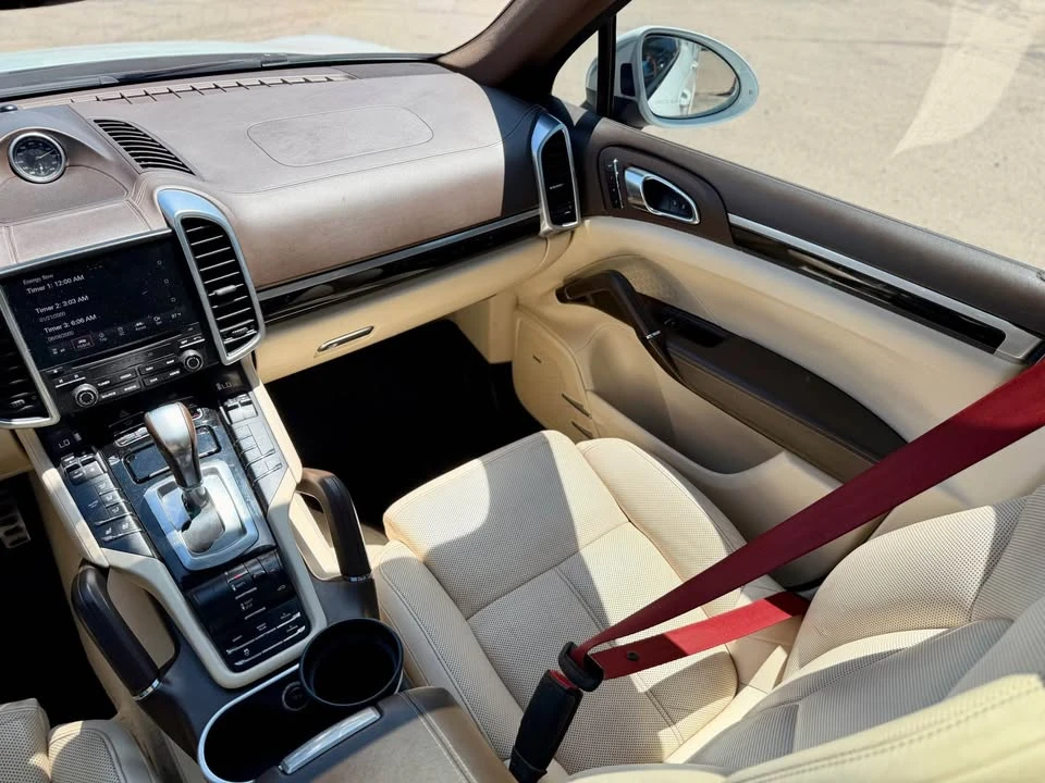 2017 Porsche Cayenne - Image 16 of 20