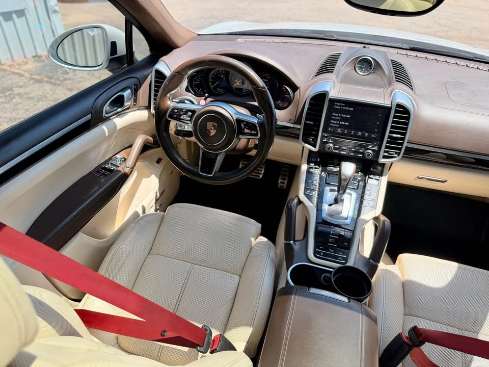 2017 Porsche Cayenne - Image 14 of 20