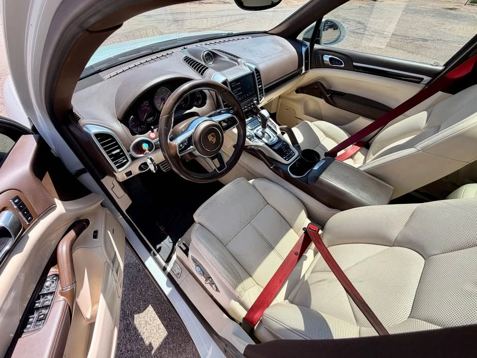 2017 Porsche 958 Cayenne - Image 11 of 20