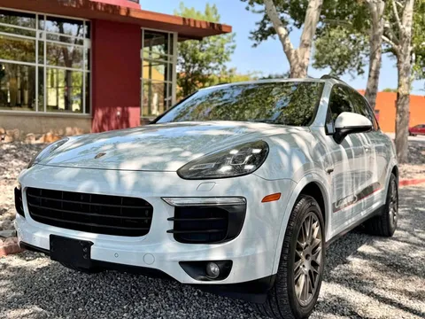 2017 Porsche Cayenne S E-Hybrid Platinum Edition