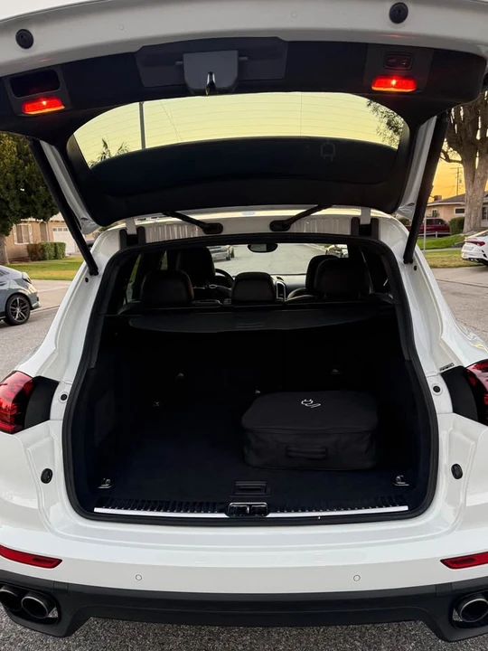 2017 Porsche 958 Cayenne - Image 9 of 19