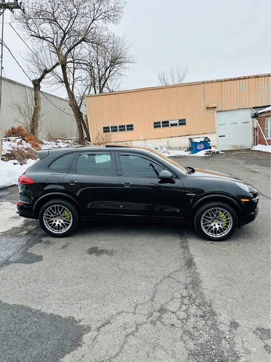 2017 Porsche 958 Cayenne - Image 2 of 11