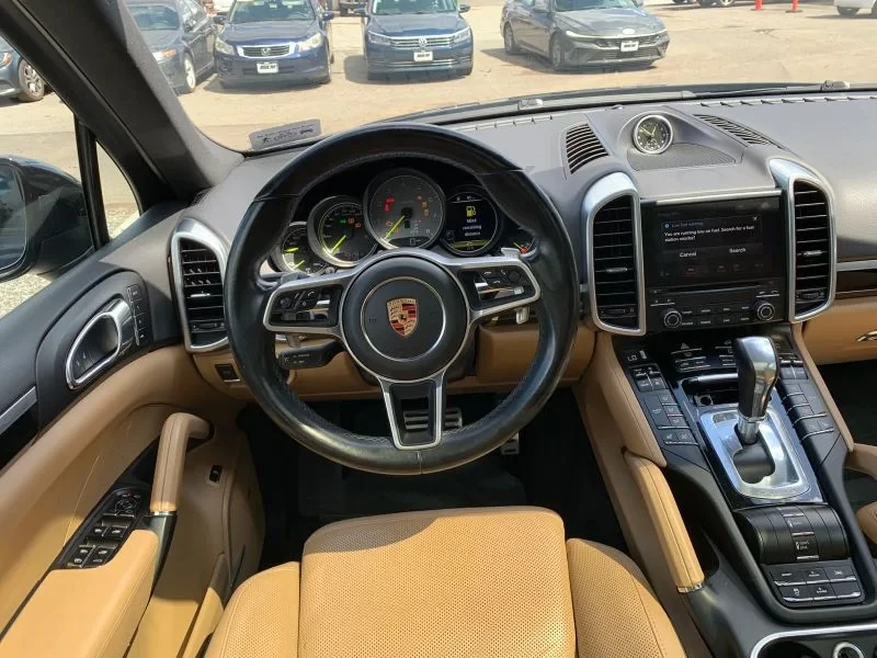 2017 Porsche 958 Cayenne - Image 4 of 6