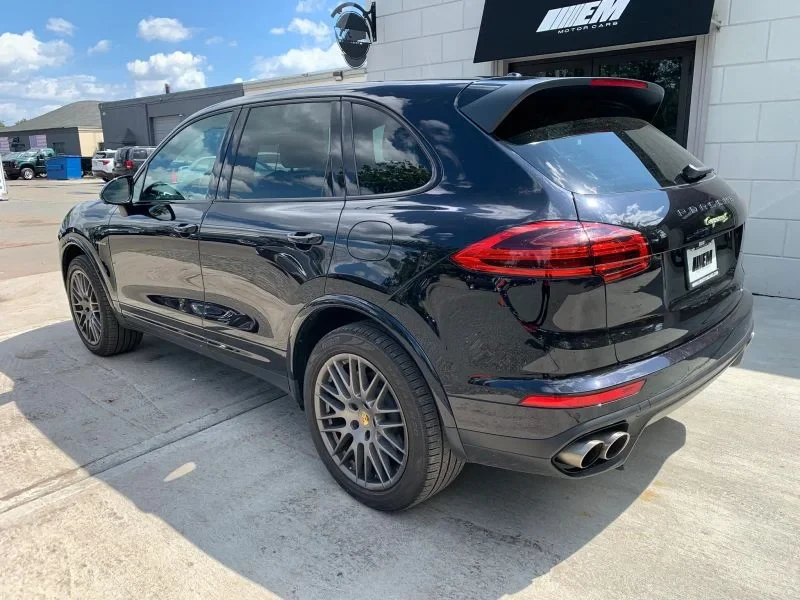 2017 Porsche 958 Cayenne - Image 3 of 6