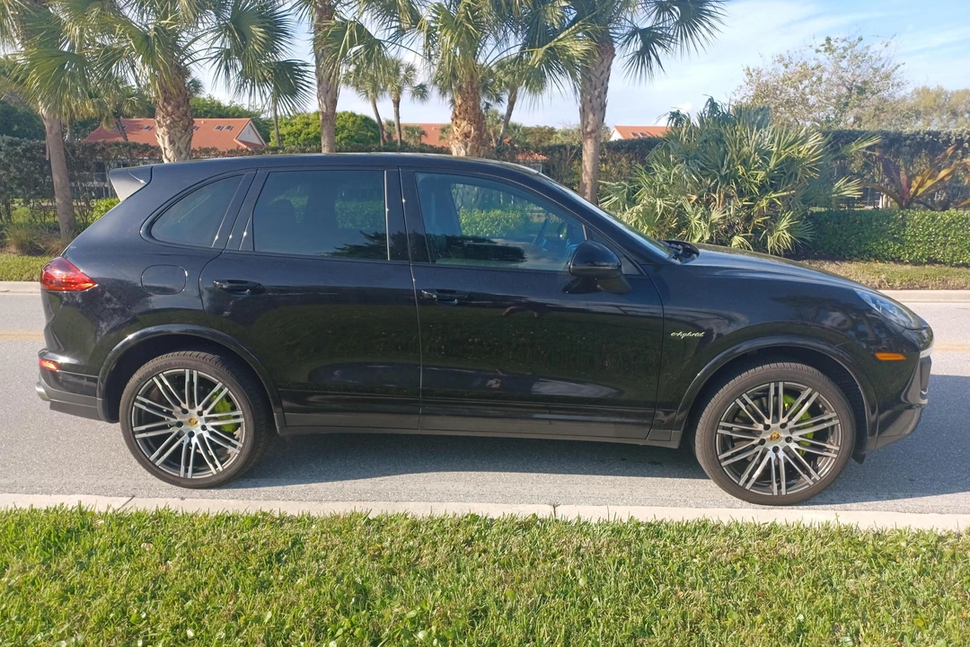 2017 Porsche 958 Cayenne S - Image 3 of 31
