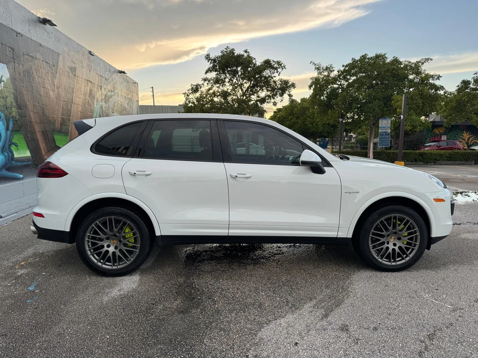 2017 Porsche 958 Cayenne S - Image 17 of 31