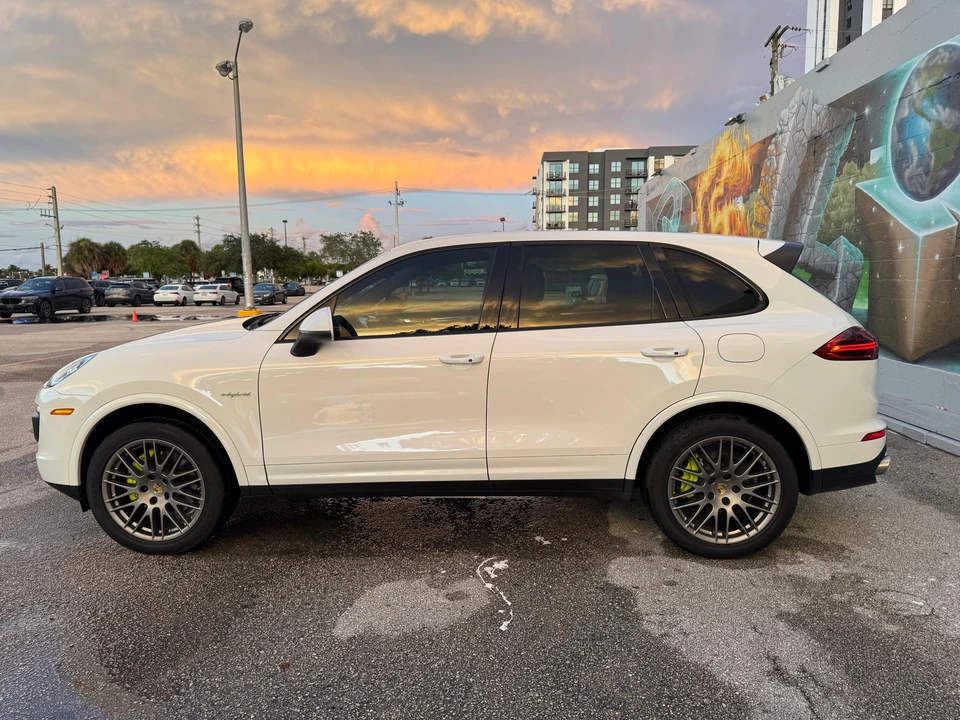 2017 Porsche 958 Cayenne S - Image 9 of 31