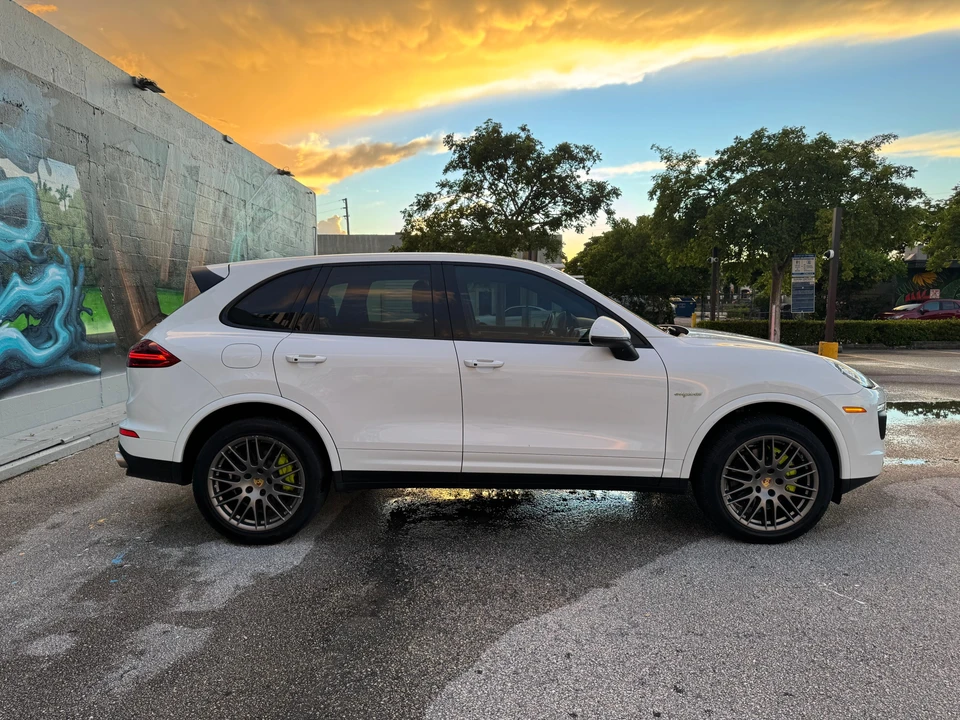 2017 Porsche 958 Cayenne S - Image 19 of 31