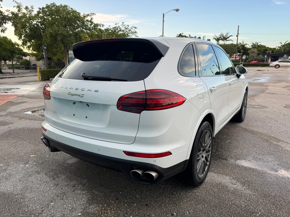 2017 Porsche 958 Cayenne S - Image 15 of 31