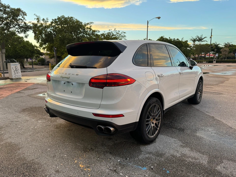 2017 Porsche 958 Cayenne S - Image 16 of 31