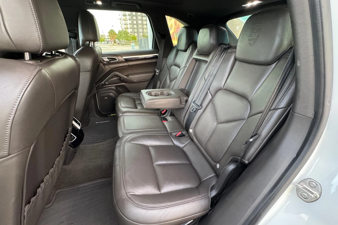 2017 Porsche 958 Cayenne S - Image 30 of 31