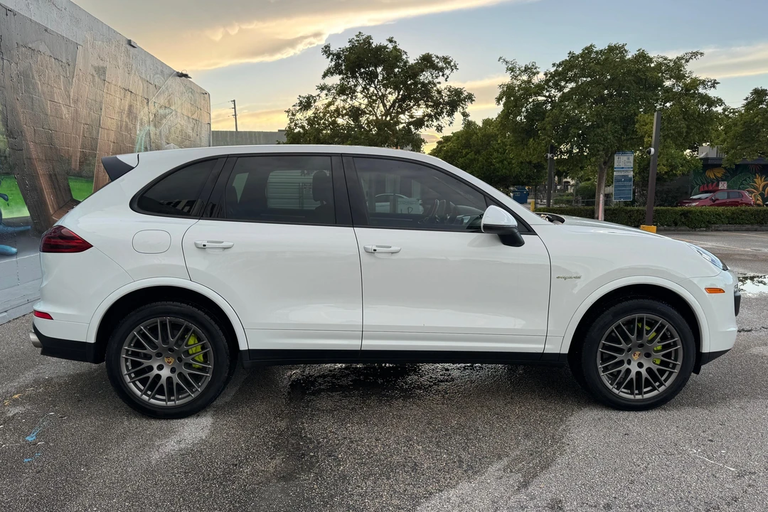 2017 Porsche 958 Cayenne S - Image 3 of 31