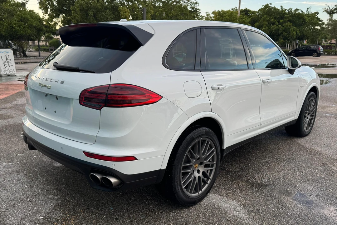 2017 Porsche 958 Cayenne S - Image 4 of 31