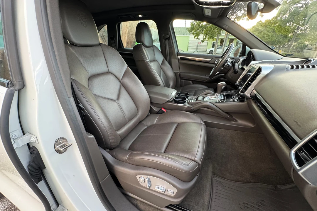 2017 Porsche 958 Cayenne S - Image 29 of 31