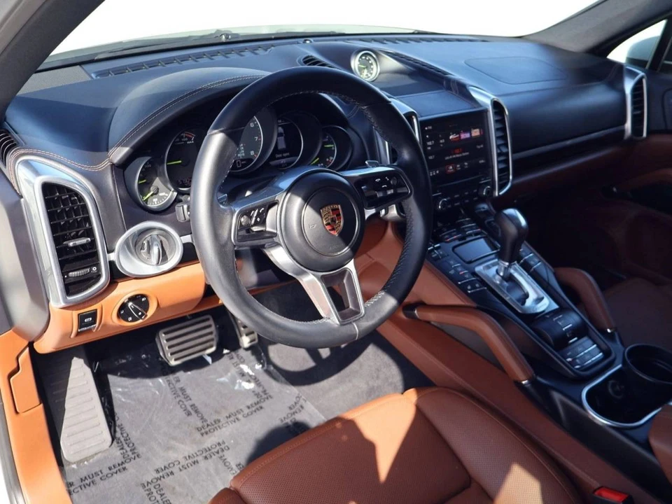 2017 Porsche Cayenne - Image 4 of 5