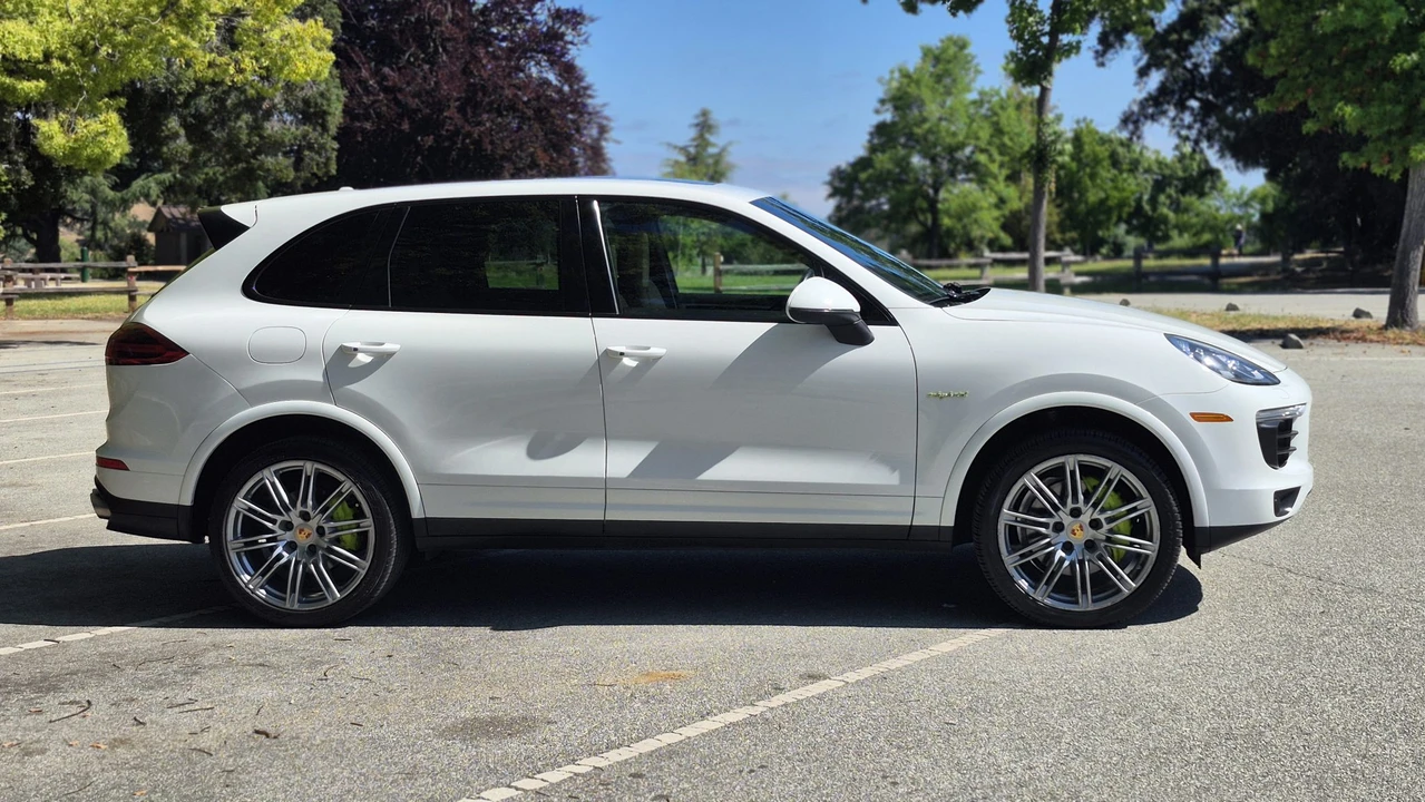 2017 Porsche 958 Cayenne - Image 23 of 31
