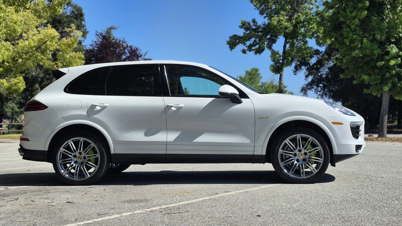 2017 Porsche 958 Cayenne - Image 25 of 31