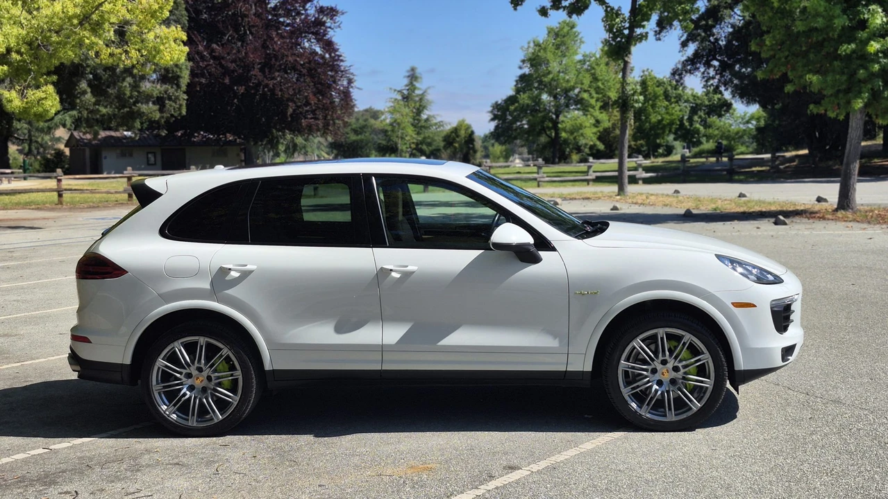 2017 Porsche 958 Cayenne - Image 24 of 31