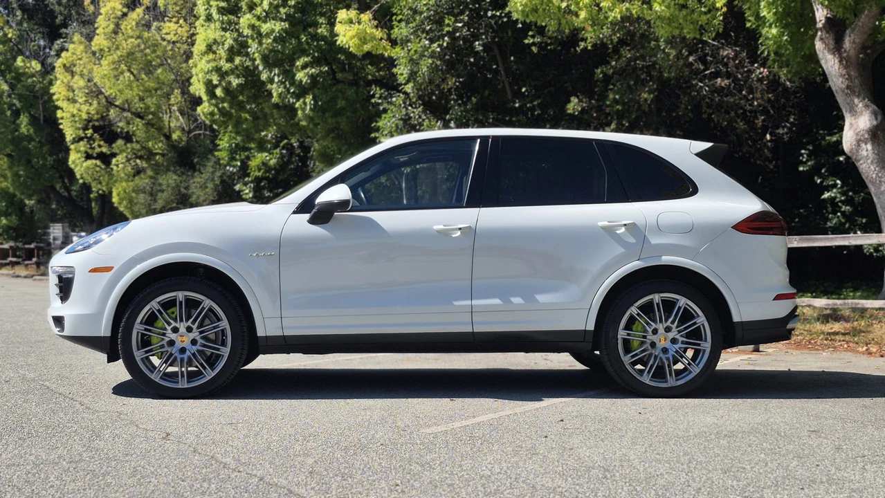 2017 Porsche 958 Cayenne - Image 12 of 31