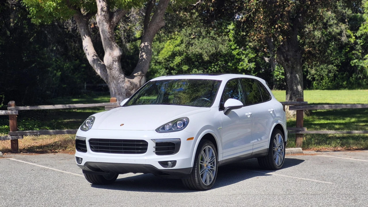 2017 Porsche 958 Cayenne - Image 2 of 31