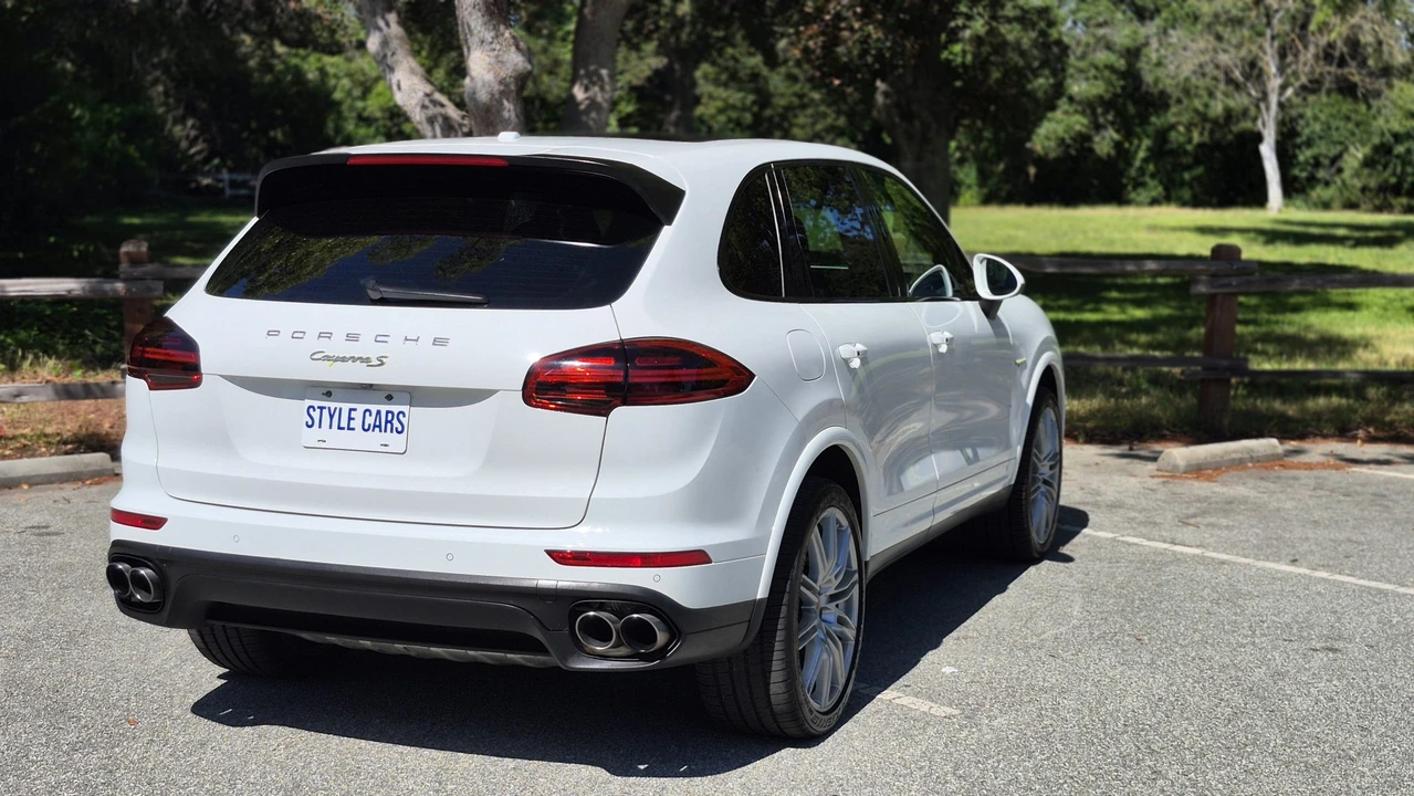 2017 Porsche 958 Cayenne - Image 20 of 31