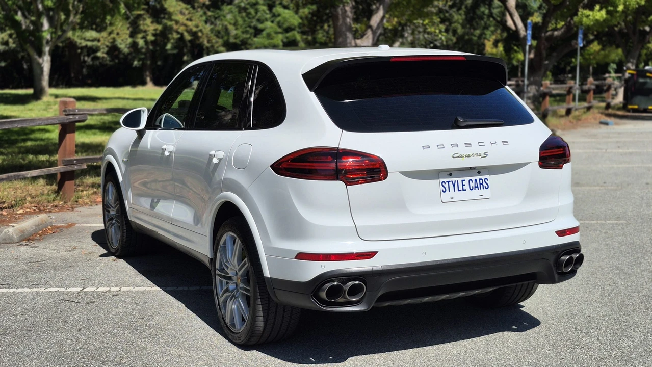 2017 Porsche 958 Cayenne - Image 14 of 31