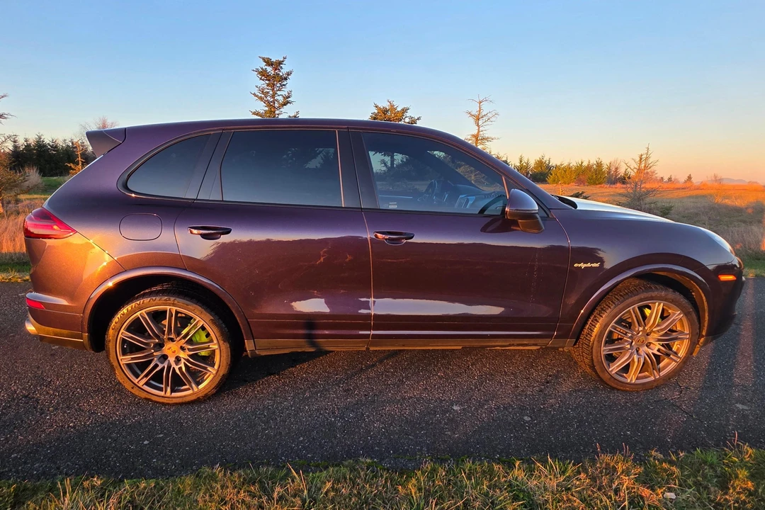2017 Porsche 958 Cayenne S - Image 3 of 31